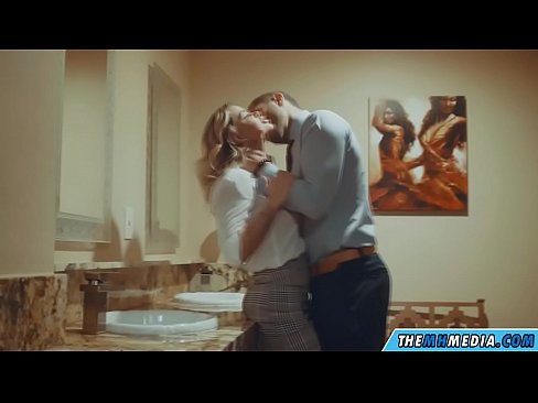 ❤️ Quando uma loira peituda o seduz numa casa de banho pública Porno bonito em nós pt.bassaniluigi.ru